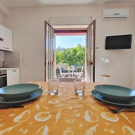 דירה Lemon Tree אצ'י קסטלו