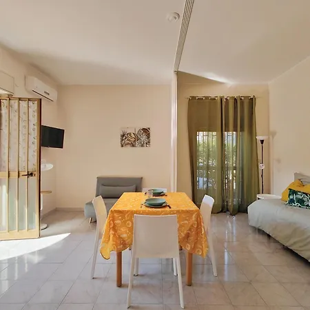 Lemon Tree Apartment *